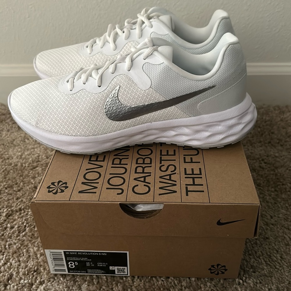 Brand new. Size 8.5 . Nike Revolution.